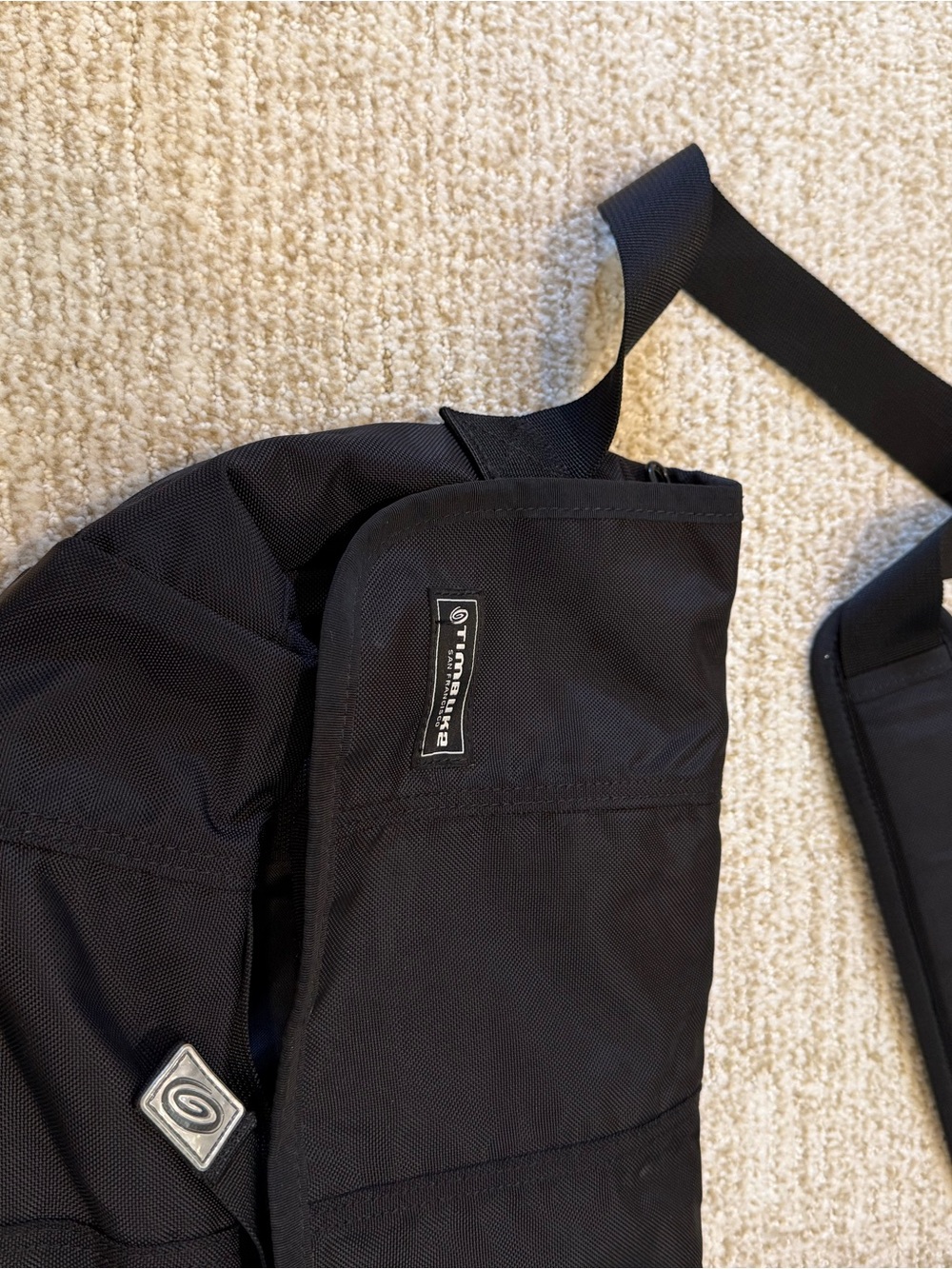 Timbuk2 Black Nylon Messenger Bag with Padded Strap - Picture 7 of 8